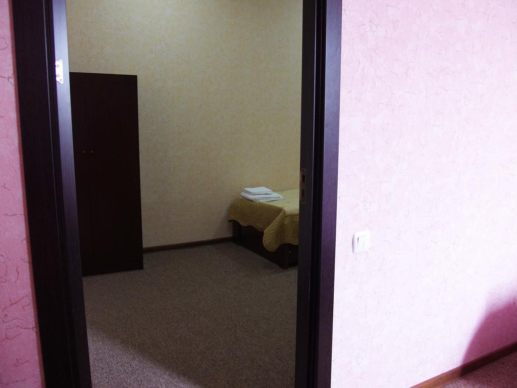 King Edward Hotel ティビリシ 部屋 写真