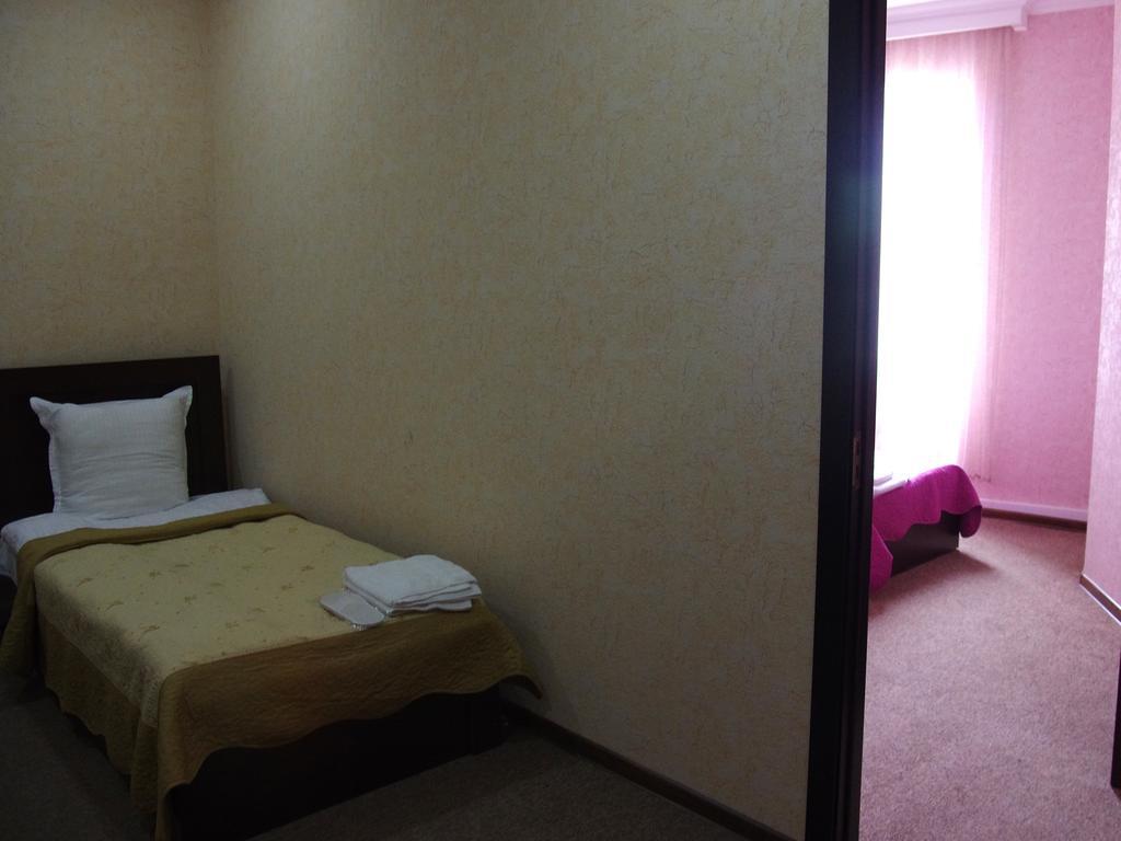 King Edward Hotel ティビリシ 部屋 写真