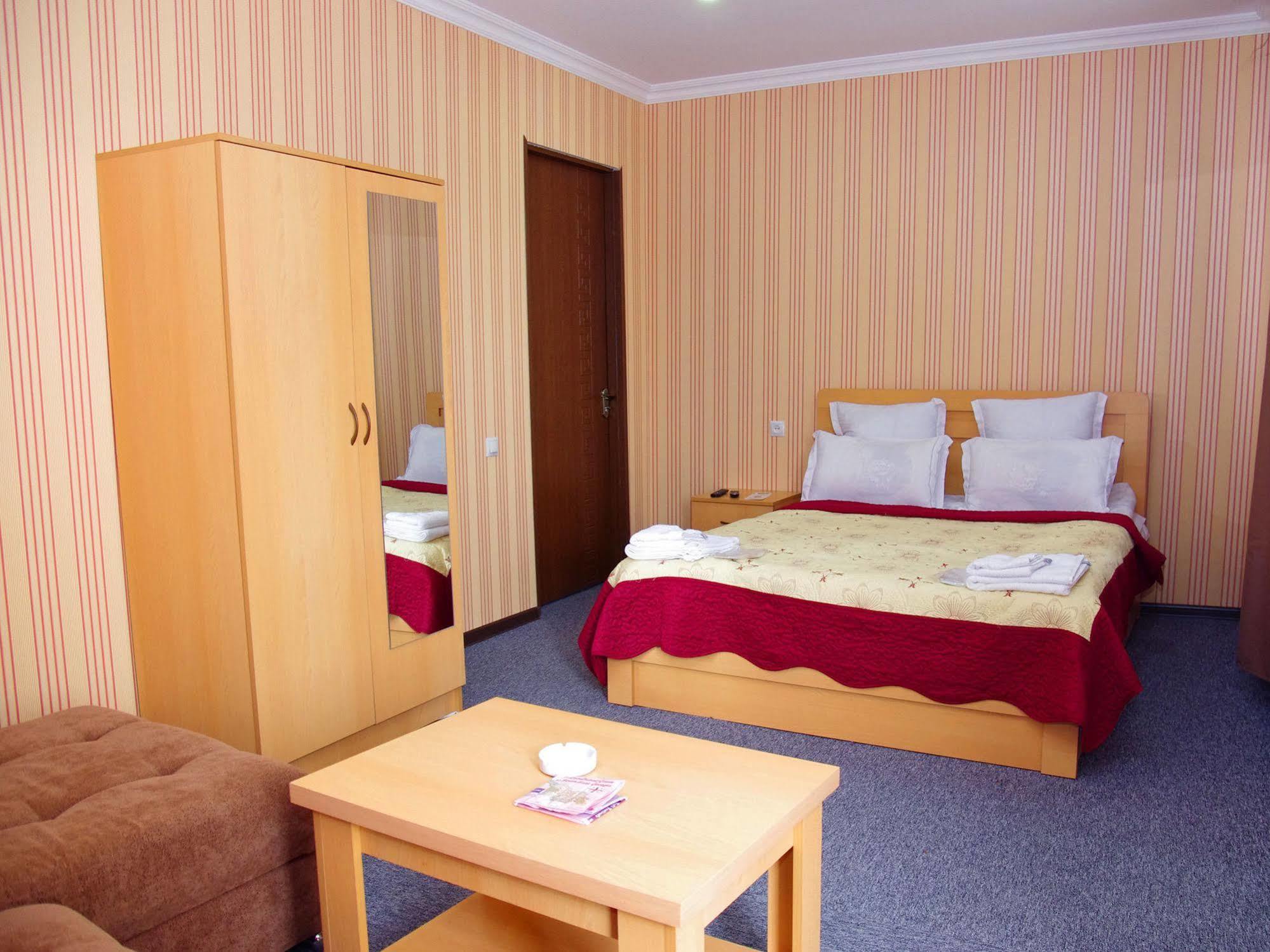 King Edward Hotel ティビリシ エクステリア 写真