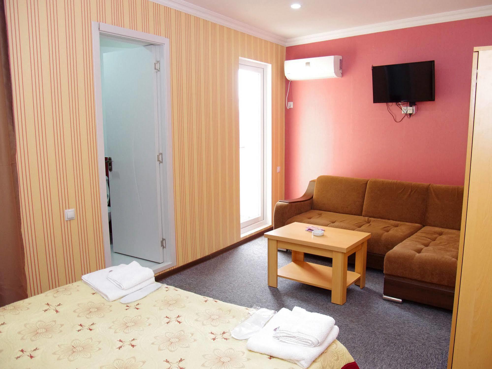 King Edward Hotel ティビリシ エクステリア 写真